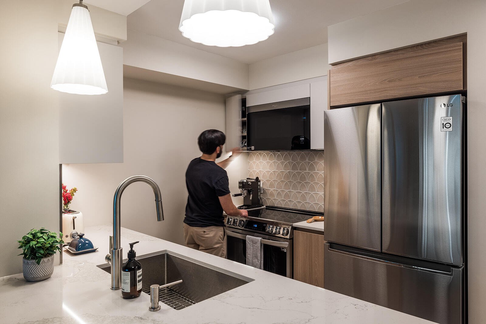 Etobicoke Condo Kitchen Renovation-38-Kitchen